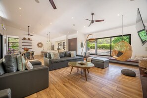 TV - Casa Poiema Playa Grande w/ Private Pool (Playa Grande)
