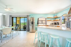 Fridge, microwave, stovetop, coffee/tea maker - Pura Vida Paradiso Condominium (Marina Real #4) (Playa Flamingo)