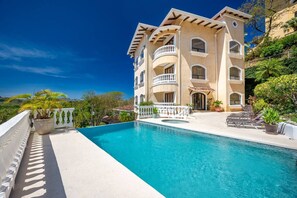 Pool - Pura Vida Paradiso Condominium (Marina Real #4) (Playa Flamingo)