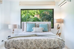 2 bedrooms, desk, iron/ironing board, WiFi - Oceanfront Condo with Pool & Stunning Views (Playa Flamingo)