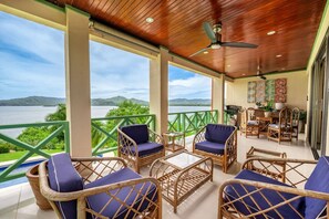 Terrace/patio - Oceanfront Condo with Pool & Stunning Views (Playa Flamingo)
