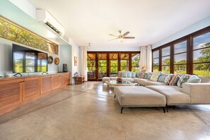 TV - Casa Cay | Walk to Beach + Beach Club Access (Hacienda Pinilla)