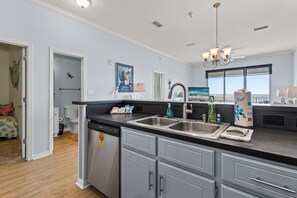 Fridge, microwave, oven, stovetop - The View ~ Top Floor ~ Amazing Views (Dauphin Island)