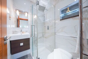Bidet, towels, soap, toilet paper - Amazing 1 bedroom flat near Baker Street with A/C (London)