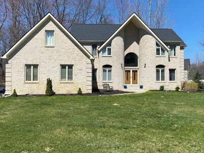 Spacious 5-bedroom house in peaceful Clarkston with AC