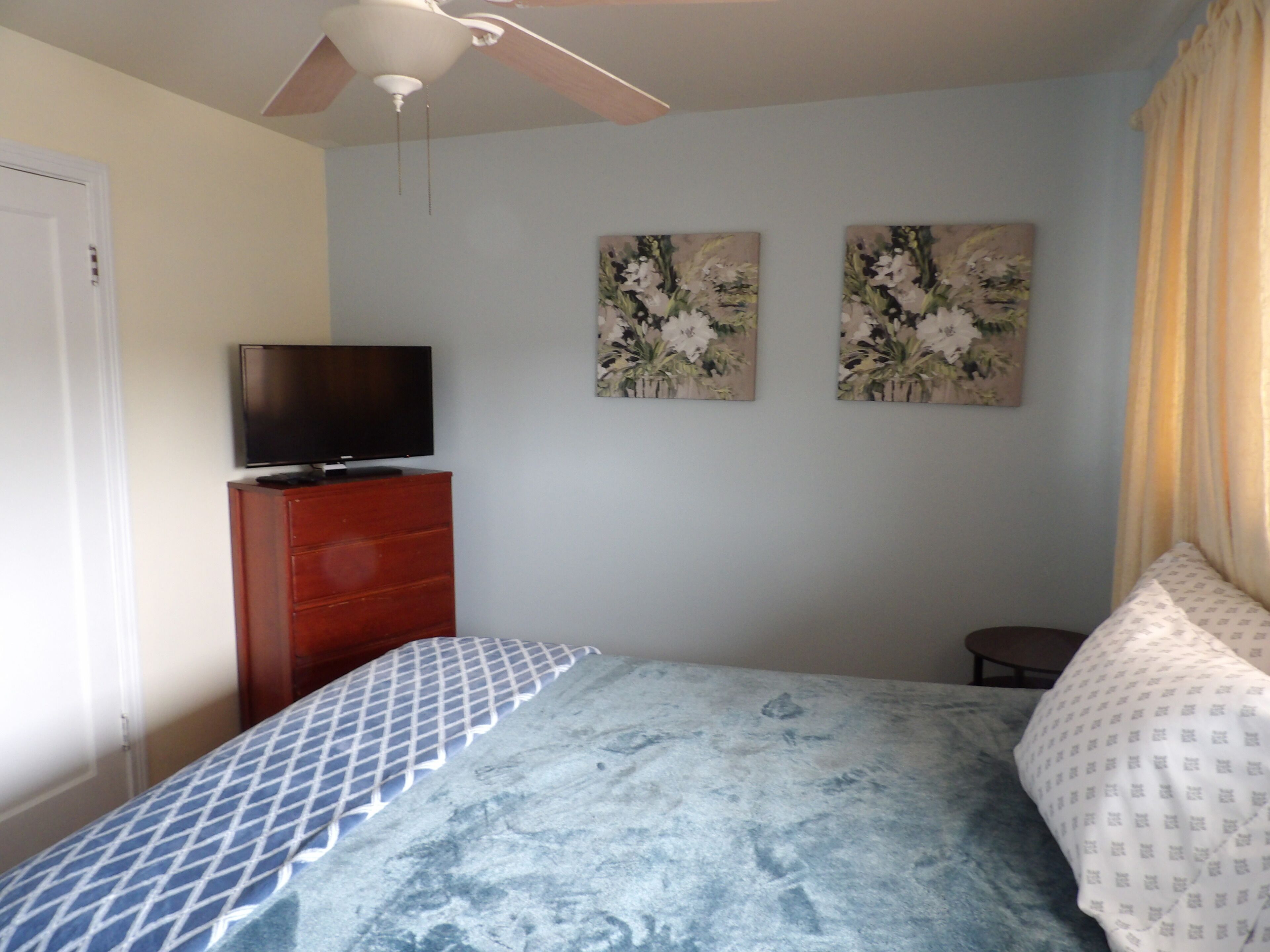2 habitaciones, tabla de planchar con plancha, internet y ropa de cama 