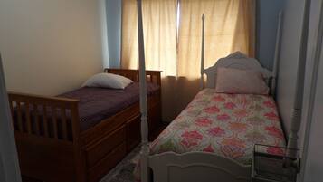 2 bedrooms, iron/ironing board, internet, bed sheets