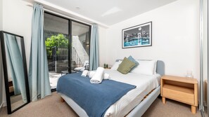 2 bedrooms, desk, free WiFi, bed sheets - Stay and Play the Dickson Way (Dickson)