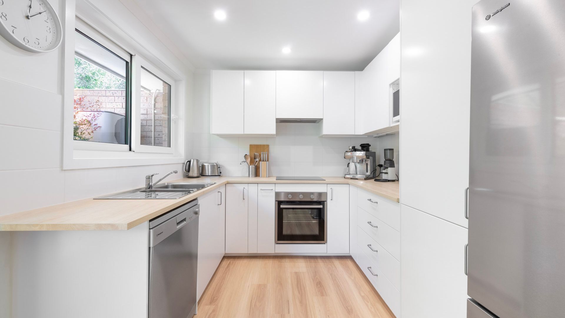 冰箱、微波炉、烤箱、炉灶