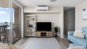 Smart TV - Bright Beachside Escape at The Entrance (The Entrance)