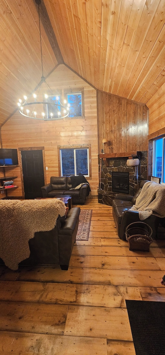 Hidden Valley Cabin, A Diamond Along The Pembina River! - Alberta