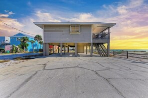 Exterior - Beachside Retreat directly on the Gulf (Englewood)