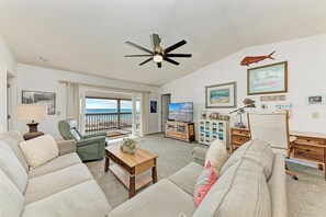 Living area - Beachside Retreat directly on the Gulf (Englewood)
