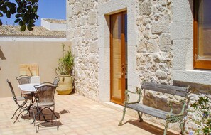 Outdoor dining - Nice apartment in Ragusa with swimming pool (Ragusa)