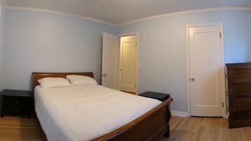 3 Schlafzimmer, Schreibtisch, Bügeleisen/Bügelbrett, kostenloses WLAN