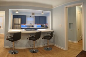 冰箱、微波炉、烤箱、炉灶