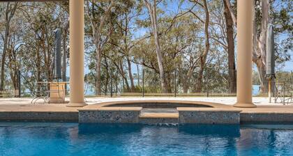 Wilderness Waters Grande Estate with Private Pool and Tennis Court