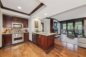 Fridge, microwave, oven, stovetop - Three-Bedroom · 3.5 Bath · Slope View · Sleeps 8 (Truckee)