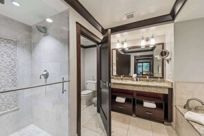 Shower, eco-friendly toiletries, hair dryer, towels - Three-Bedroom · 3.5 Bath · Slope View · Sleeps 8 (Truckee)