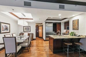 Dining - Three-Bedroom · 3.5 Bath · Slope View · Sleeps 8 (Truckee)