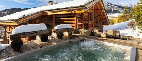 Bain à remous extérieur