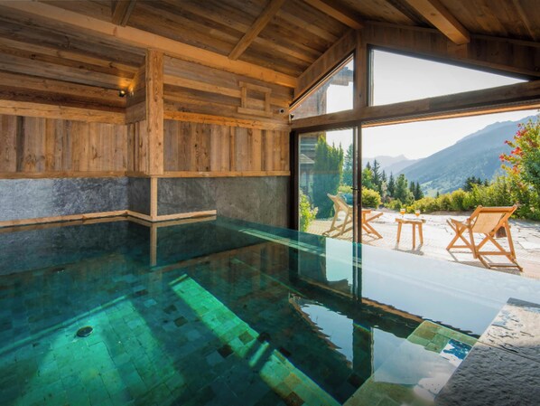 Piscina interna, piscina aquecida