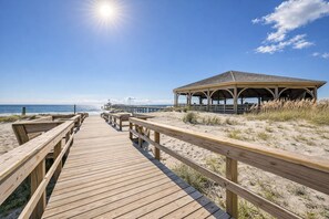 Beach nearby - Tybee Beach Condo w/ Pool & Beach Access, Pets (Tybee Island)