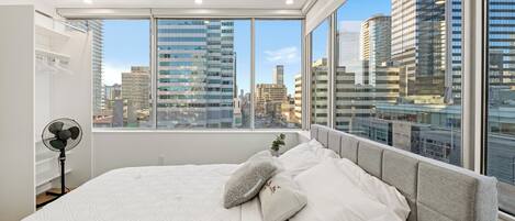 2 chambres, coffres-forts dans les chambres, fer et planche à repasser