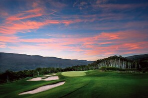 Golf - Walk to Ski Lift | Après-Ski 4BR w/ Deck + Hot Tub (Vail)