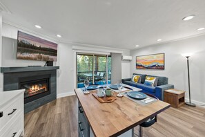 Smart TV, fireplace - MT. BACHELOR VILLAGE RESORT- Unique, Modern 1b/1ba condo. Ideal location! (Bend)