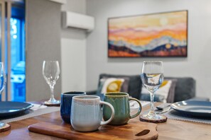 Dining - MT. BACHELOR VILLAGE RESORT- Unique, Modern 1b/1ba condo. Ideal location! (Bend)