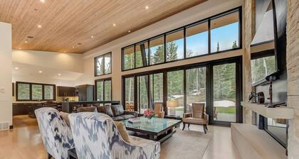The Colony | Walk To Slopes, Hot Tub, Parking | KBM Resorts | Walk to Slopes, Hot Tub, Parking | 2 homes, 9 Bedrooms | ML-2510