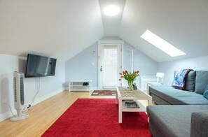 Living area - Luxurious Nest in downtown Fremont (Seattle)