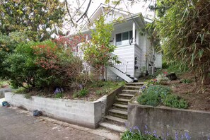 Property grounds - Luxurious Nest in downtown Fremont (Seattle)
