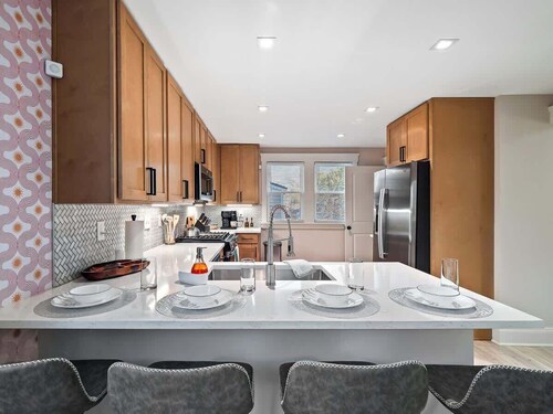 The Cleveland Canvas - Hot Tub - Sleeps 12