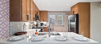 The Cleveland Canvas - Hot Tub - Sleeps 12