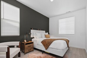 3 bedrooms, desk, iron/ironing board, free WiFi