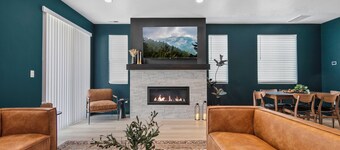 The Roost, Luxe Star Idaho Stay w/ 65" TV & Zippy Wi-Fi, Sleeps 8