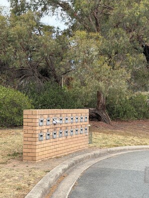 Property grounds - Budget friendly house @Canberra (Griffith)