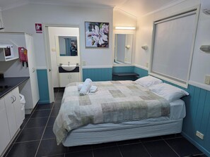 Apartament estàndard, 1 llit de matrimoni | Planxa i posts de planxar i wifi gratuïta 