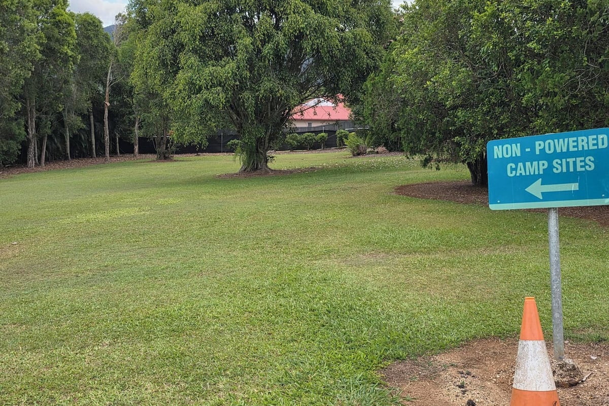 Tenda de campanya tradicional | Planxa i posts de planxar i wifi gratuïta