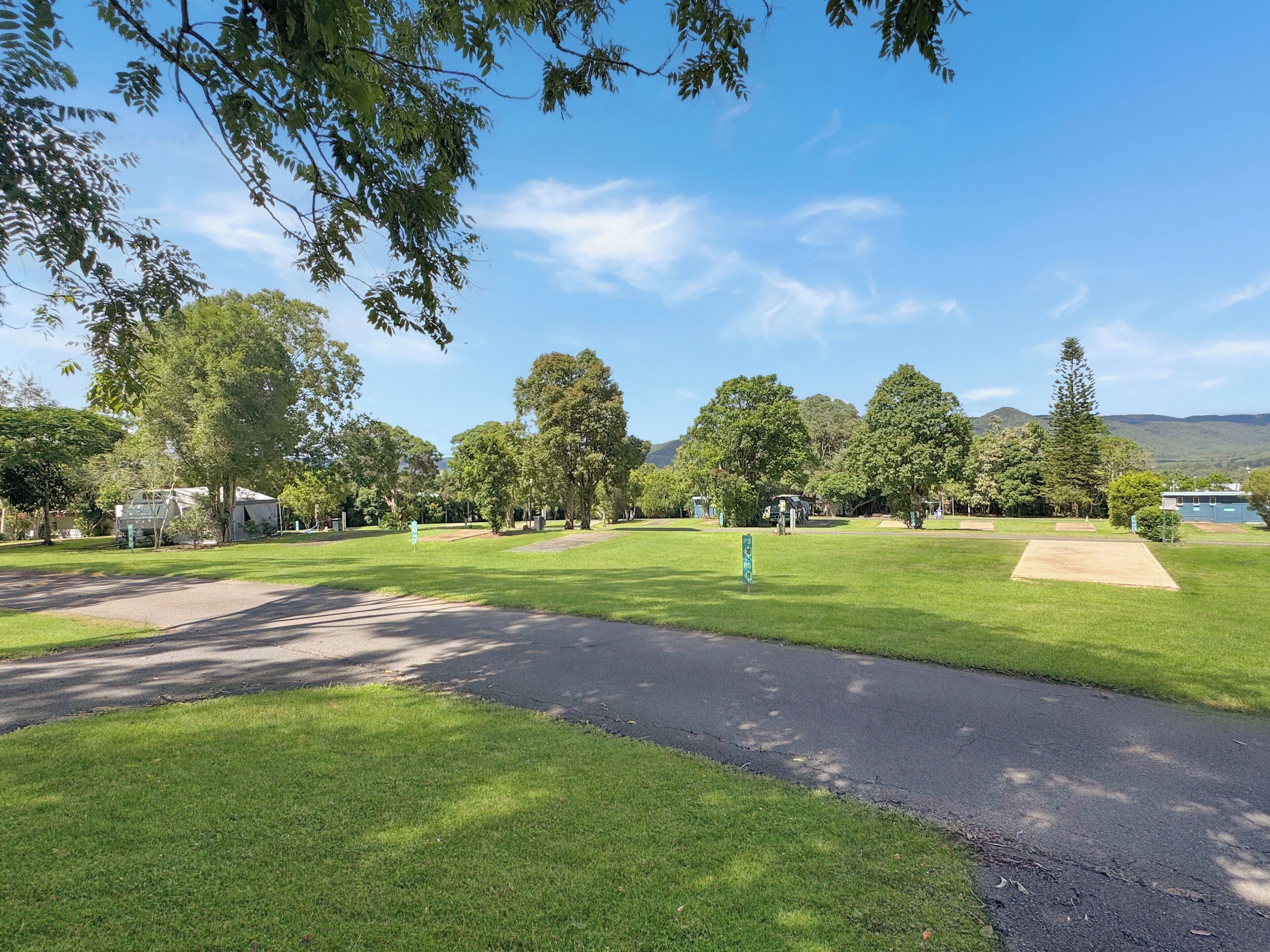 Tenda de campanya | Planxa i posts de planxar i wifi gratuïta 