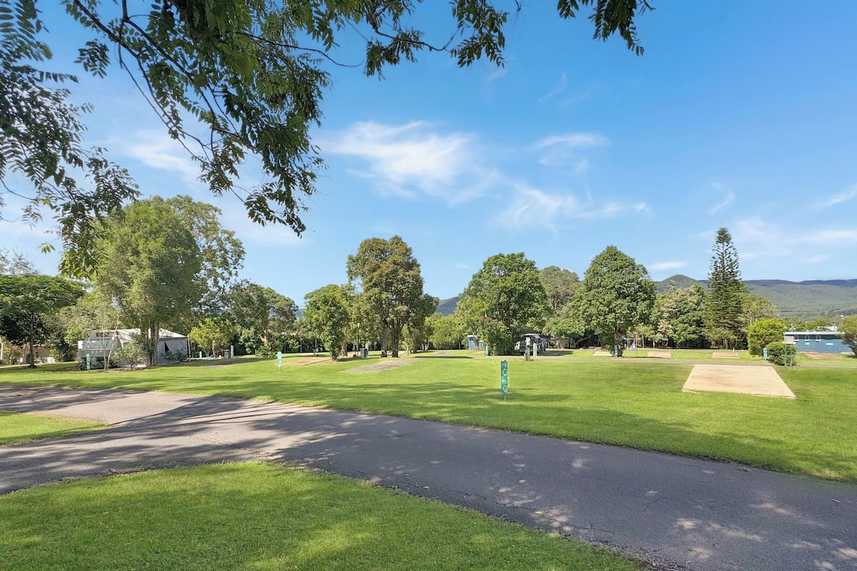 Tenda de campanya | Planxa i posts de planxar i wifi gratuïta