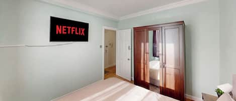 2 bedrooms, internet, bed sheets