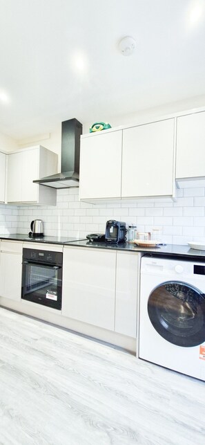 Refrigerador, microondas, parrilla de estufa y lavavajillas 