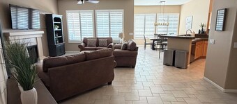 Modern Golf Course/Water View House with Hot Tub - 3 Bedroom - 2 King Mattresses