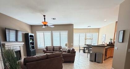 Modern Golf Course/Water View House with Hot Tub - 3 Bedroom - 2 King Mattresses