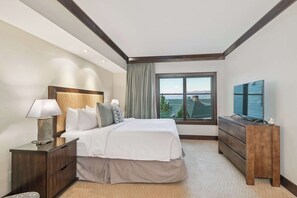 3 bedrooms, iron/ironing board, free WiFi, bed sheets - Three-Bedroom · 3.5 Bath · Valley View · Sleeps 8 (Truckee)
