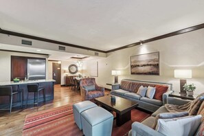 Smart TV, fireplace - Three-Bedroom · 3.5 Bath · Valley View · Sleeps 8 (Truckee)