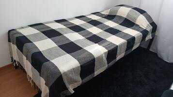 2 sovrum, internet och sängkläder